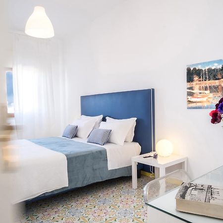 Amore Rentals - Appartamento Erica Sorrento Luaran gambar