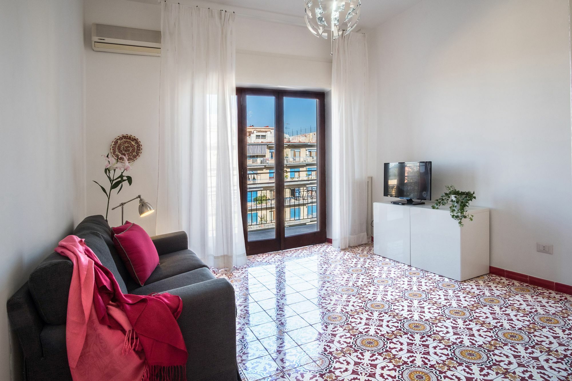 Amore Rentals - Appartamento Erica Sorrento Luaran gambar